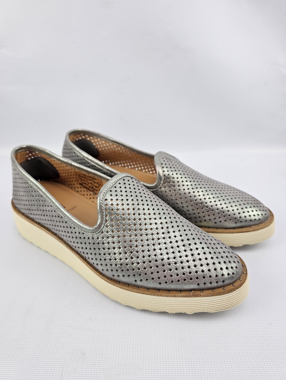Johnston & Murphy Women's Mitzi Perforated Venetian Loafers Metallic Silver 9.5